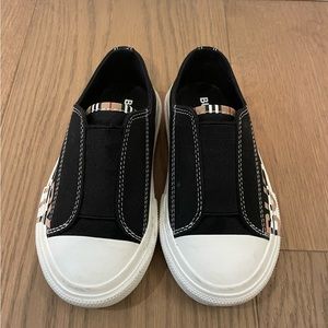 Burberry kids sneaker size 25